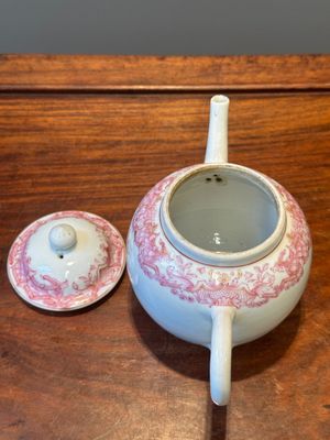 Een 28-delig Chinees rose-geëmailleerd en verguld theeservies met gekroonde monogrammen, Qianlong — foto 7