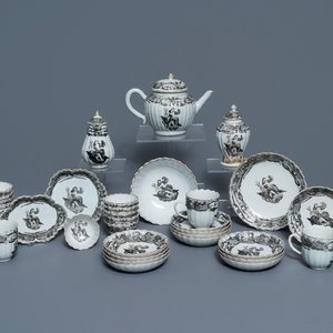 Een 37-delig Chinees grisaille theeservies met decor van Jupiter, Qianlong — foto 1