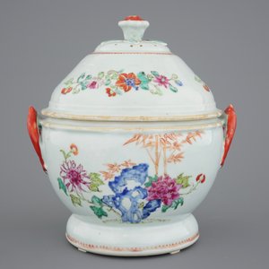 Een 39-delig Chinees famille rose servies met terrine op presentoir, Qianlong, 18e eeuw — foto 6