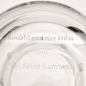 Een 4-delige Val Saint-Lambert kristallen "Bulbe" tulpenvaas naar ontwerp van Ronald van der Hilst, ca. 2005 — foto 7