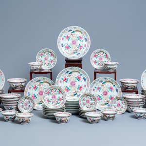 Een 56-delig Chinees famille rose servies voor de Straits of Peranakan markt, 19e eeuw — foto 1