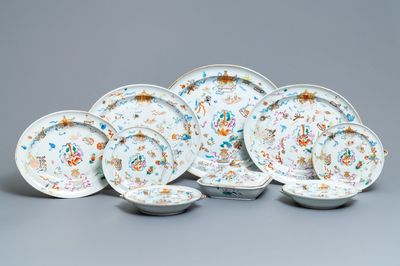 Een 9-delig Chinees famille rose servies met kostbaarhedendecor, Jiaqing/Daoguang