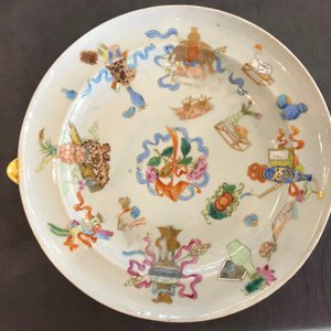 Een 9-delig Chinees famille rose servies met kostbaarhedendecor, Jiaqing/Daoguang — foto 29