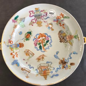 Een 9-delig Chinees famille rose servies met kostbaarhedendecor, Jiaqing/Daoguang — foto 31