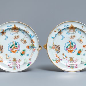 Een 9-delig Chinees famille rose servies met kostbaarhedendecor, Jiaqing/Daoguang — foto 8