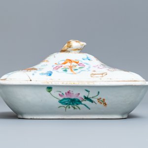 Een 9-delig Chinees famille rose servies met kostbaarhedendecor, Jiaqing/Daoguang — foto 10