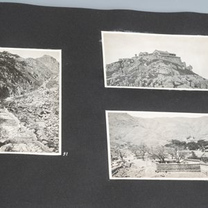 Een aantrekkelijk reisalbum met 107 zwart-witfoto's uit China, ca. 1900-1920 — foto 31