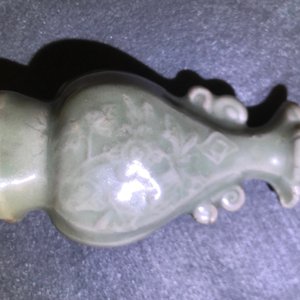 Een achthoekige Longquan celadon schotel, vier vaasjes en twee kommetjes, Song/Ming — foto 15