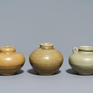 Een achthoekige Longquan celadon schotel, vier vaasjes en twee kommetjes, Song/Ming — foto 4