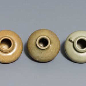 Een achthoekige Longquan celadon schotel, vier vaasjes en twee kommetjes, Song/Ming — foto 6