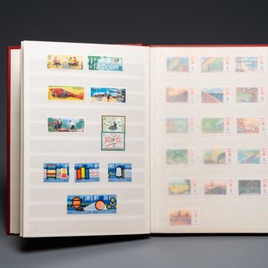 Een album met Chinese postzegels, 20e eeuw — foto 6