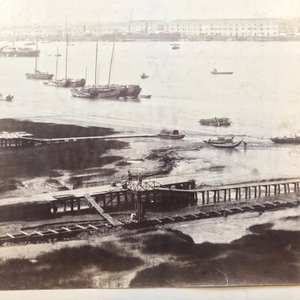 Een album met negen zilver gelatine albumine foto's, w.o. de Bund in Shanghai, gedat. 1899 — foto 11