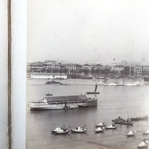 Een album met negen zilver gelatine albumine foto's, w.o. de Bund in Shanghai, gedat. 1899 — foto 25