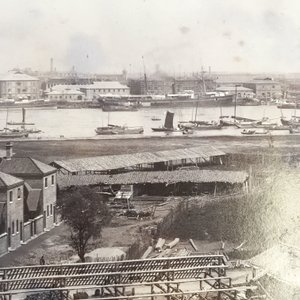 Een album met negen zilver gelatine albumine foto's, w.o. de Bund in Shanghai, gedat. 1899 — foto 35