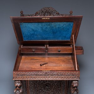 Een Anglo-Indisch koloniaal houten bureau met verborgen lade, 19e eeuw — foto 23