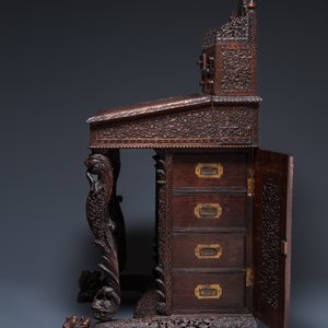 Een Anglo-Indisch koloniaal houten bureau met verborgen lade, 19e eeuw — foto 4