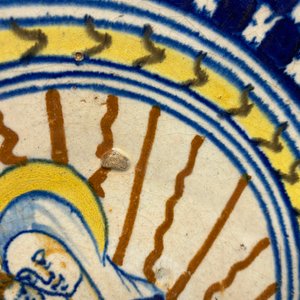 Een Antwerpse majolica schotel met Madonna met Kind, 16e eeuw — foto 4
