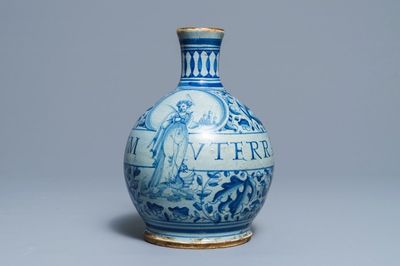 Een apothekersfles in Italiaanse majolica met Sint-Margaretha van Antiochië, gedat. 1578