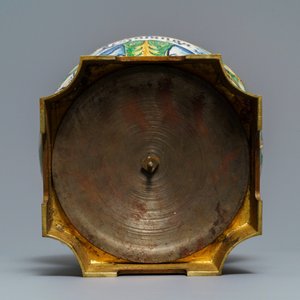 Een apothekerspot met fijn portret in Italiaanse majolica met bronzen montuur, Faenza, 16e eeuw — foto 6