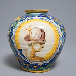 Een apothekerspot of 'vaso a palla' in Italiaanse majolica, Venetië, 2e helft 16e eeuw — foto 1