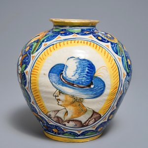 Een apothekerspot of 'vaso a palla' in Italiaanse majolica, Venetië, 2e helft 16e eeuw — foto 3