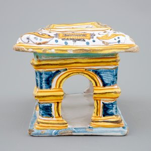 Een architecturaal zoutvat in Italiaanse majolica, Deruta, 17e eeuw — foto 3