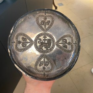 Een Armeense geëmailleerde zilveren kop en schotel, 18e eeuw — foto 38
