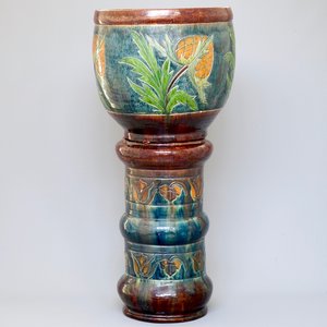 Een art nouveau cache-pot op sokkel in Vlaams aardewerk, vroeg 20e eeuw — foto 1