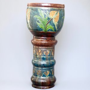 Een art nouveau cache-pot op sokkel in Vlaams aardewerk, vroeg 20e eeuw — foto 4