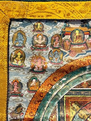 Een Avalokiteshvara mandala thangka op doek, Tibet, 19e eeuw — foto 5