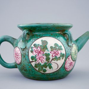 Een beschilderde Chinese Yixing steengoed theepot met deksel, 19e eeuw — foto 4