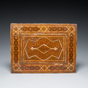 Een beschilderde en gelakte houten koranstandaard en een dekseldoos, Qajar, Perzië, 19e eeuw — foto 10