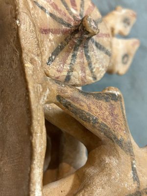 Een beschilderde terracotta groep met paarden die een kar trekken, Cyprus, ca. 8e eeuw v.C. — foto 3