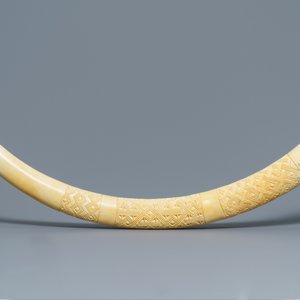 Een bewerkte Afrikaanse ivoren tand met ornamentaal decor, Congo, 1e helft 20e eeuw — foto 2