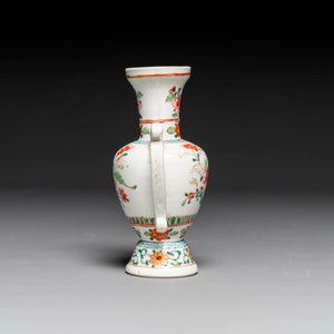 Een bijzondere Chinese export famille rose vaas met floraal decor, Qianlong — foto 2