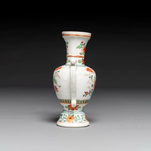 Een bijzondere Chinese export famille rose vaas met floraal decor, Qianlong — foto 4