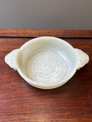 Een bijzondere Chinese lichte celadon jade chrysantvormige huwelijkskom, 18e eeuw — foto 5