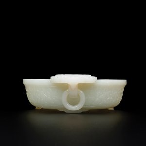 Een bijzondere Chinese lichte celadon jade chrysantvormige huwelijkskom, 18e eeuw — foto 2