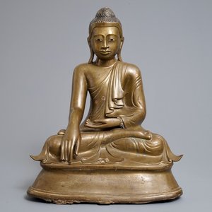 Een Birmaanse bronzen Boeddha met inscriptie, 19e eeuw — foto 1
