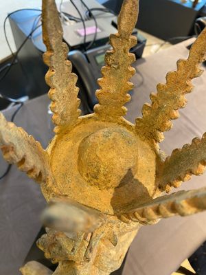 Een Birmaanse bronzen gekroonde Boeddha, wellicht Haripunchai periode, 12/13e eeuw — foto 12