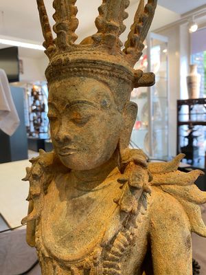Een Birmaanse bronzen gekroonde Boeddha, wellicht Haripunchai periode, 12/13e eeuw — foto 3