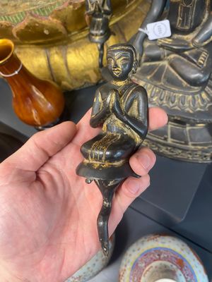 Een Birmese bronzen Shan Boeddha met sporen van vergulding, 16/17e eeuw — foto 2