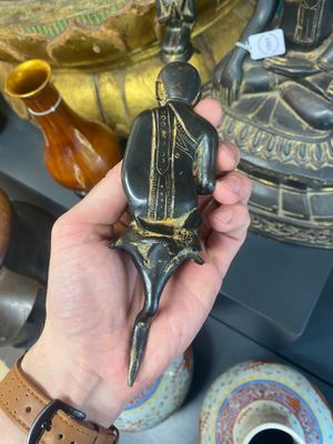 Een Birmese bronzen Shan Boeddha met sporen van vergulding, 16/17e eeuw — foto 3