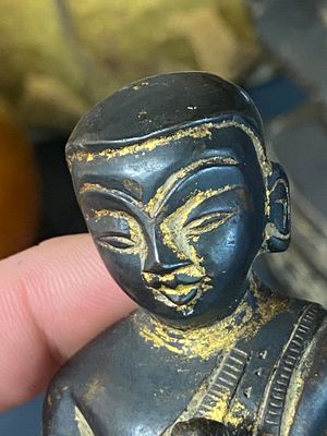 Een Birmese bronzen Shan Boeddha met sporen van vergulding, 16/17e eeuw — foto 4