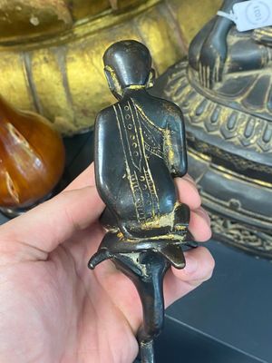 Een Birmese bronzen Shan Boeddha met sporen van vergulding, 16/17e eeuw — foto 6