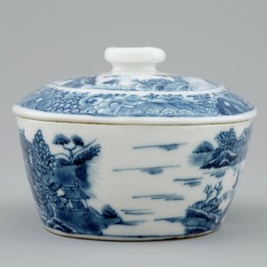 Een blauw-wit Chinees botervlootje op onderschaal, Qianlong, 18e eeuw — foto 5