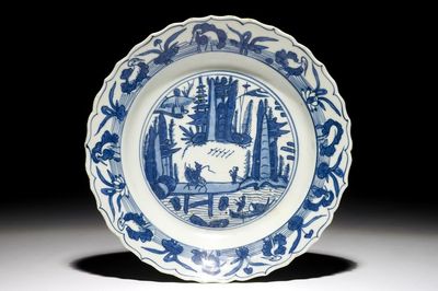 Een blauw-wit Chinees gecontourneerd bord met een landschapsdecor, Ming
