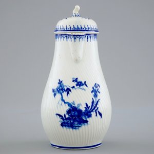 Een blauw-wit dekselkannetje in Doorniks porselein, 18e eeuw — foto 4