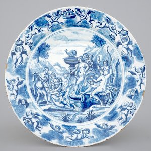Een blauw-wit Delfts bord met mythologische voorstelling, ca. 1700 — foto 1