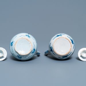 Een blauw-wit Delfts olie-en-azijnstel, 2e kwart 18e eeuw — foto 13